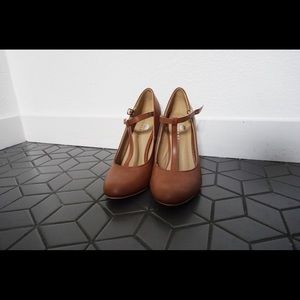 Beautiful round toe  t strap heels